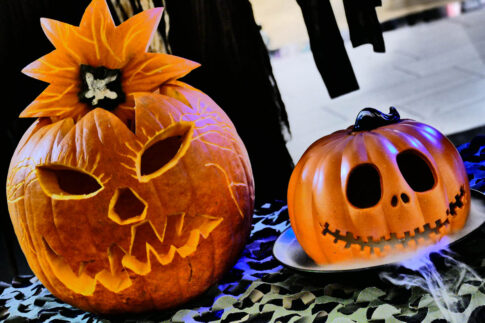 Kinder Kreativ Aktion Halloween Kürbis Schnitzen Event Bingen